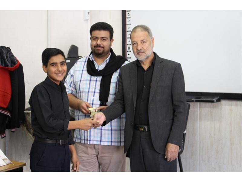 اهدای شال و یادبود محرم به دانش آموزان و12و13-07-95