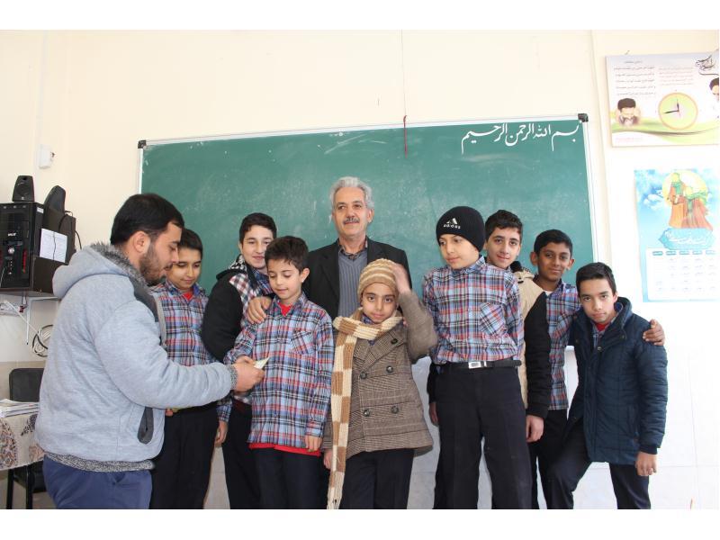 تحویل امتیازات مسابقات به دانش آموزان