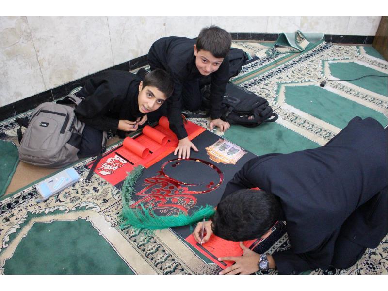 آماده سازی نشریه محرم توسط دانش آموزان