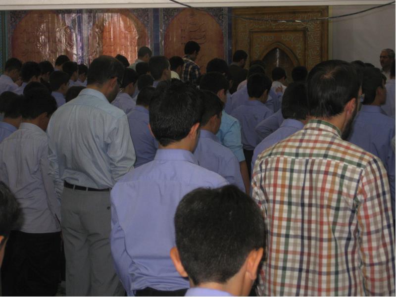 برگزاری نماز جماعت روزانه