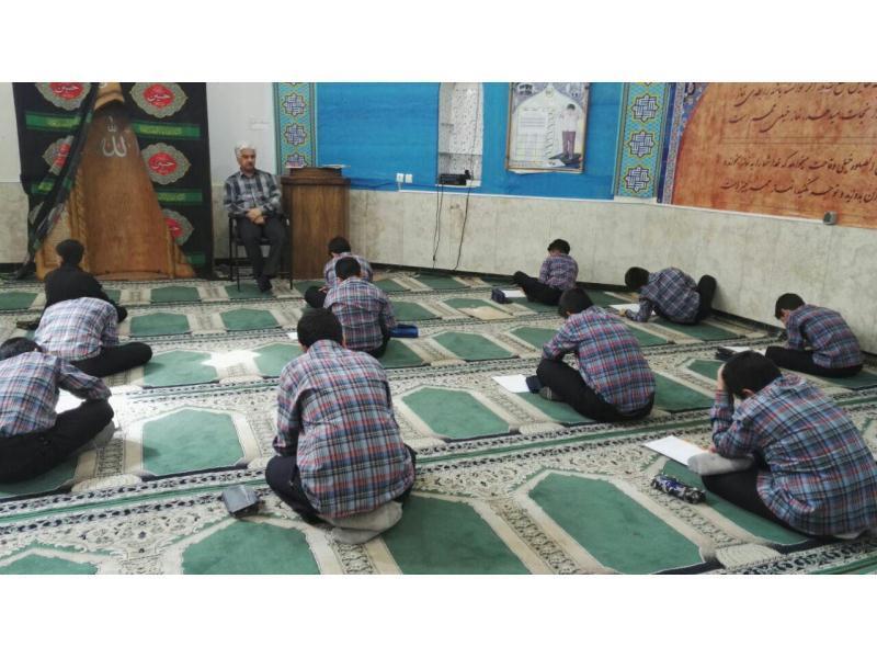 آزمون های ماهانه دبیرستان (ریاضی و اجتماعی)