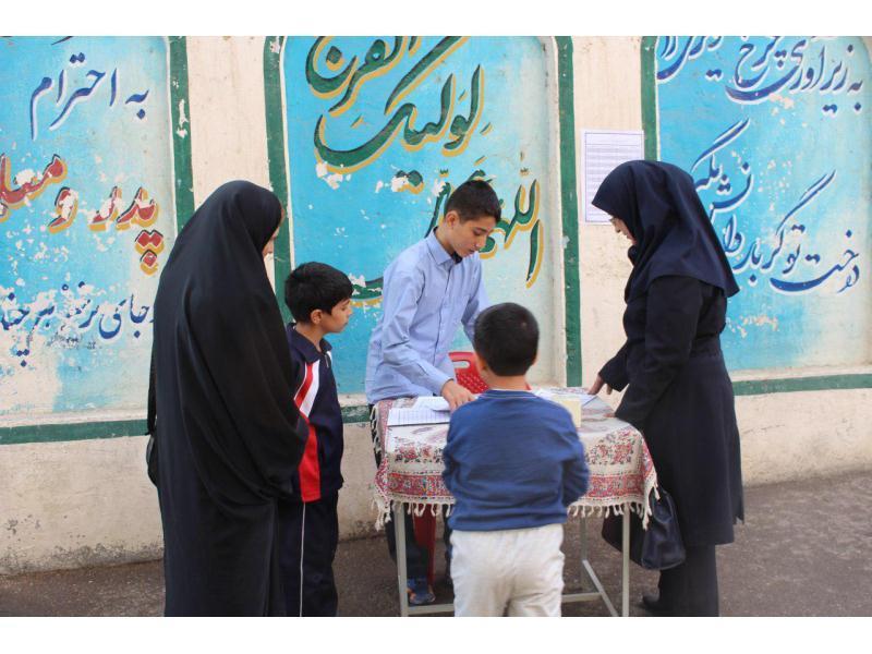 بررسی وضعیت عملکرد دانش آموزان با حضور اولیا و دبیران و مادر دبیرستان - 15آبان (1)