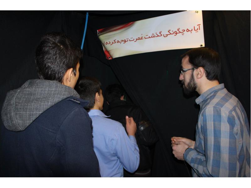 بازدید کادر و دانش آموزان دبیرستان از نمایشگاه فضای مجازی