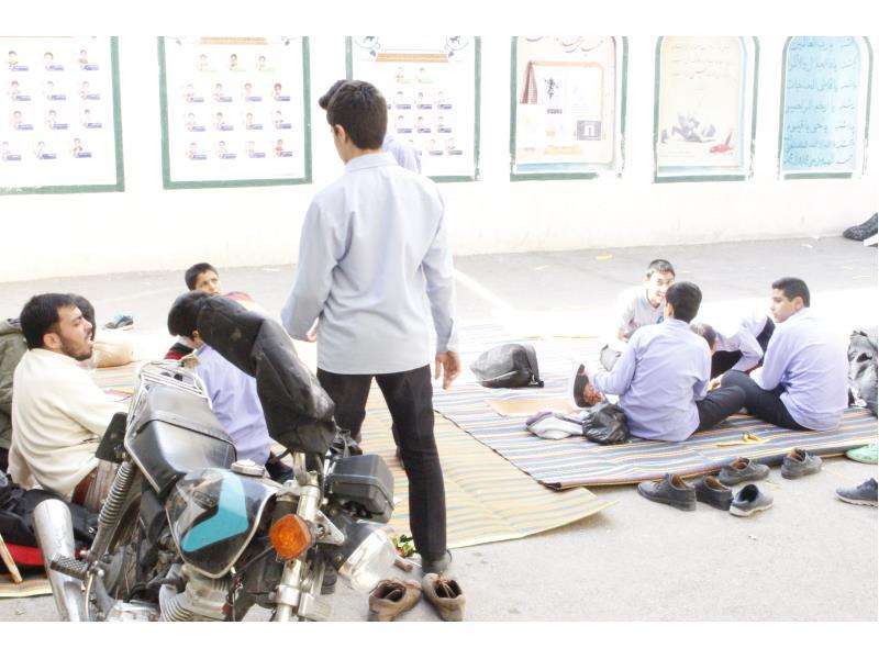 ساخت آدمک مخصوص راهپیمایی 22 بهمن