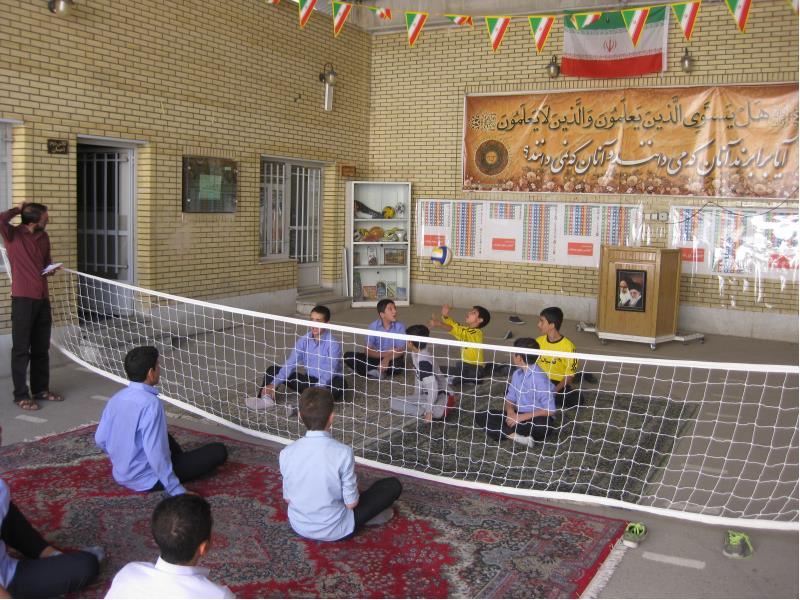 مسابقه درون مدرسه ای والیبال نشسته