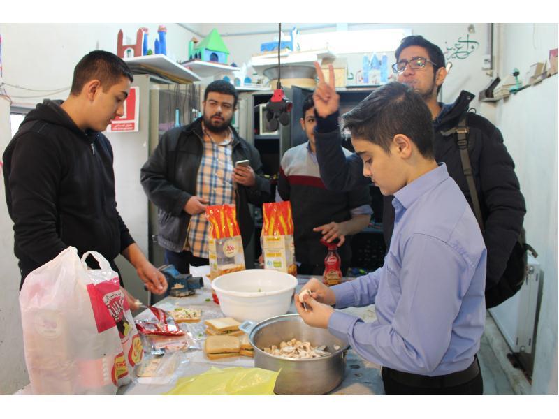 اسنک پزی دانش آموزان