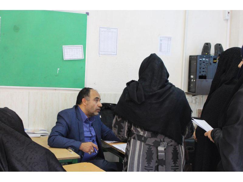 بررسی وضعیت عملکرد دانش آموزان با حضور اولیا و دبیران و مادر دبیرستان - 15آبان (2)